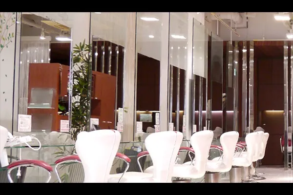 HAIR&MAKE EARTH 北浦和店(ヘアアンドメイク アース キタウラワテン)